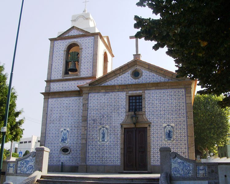 File:Igreja paroquial arcozelo.JPG