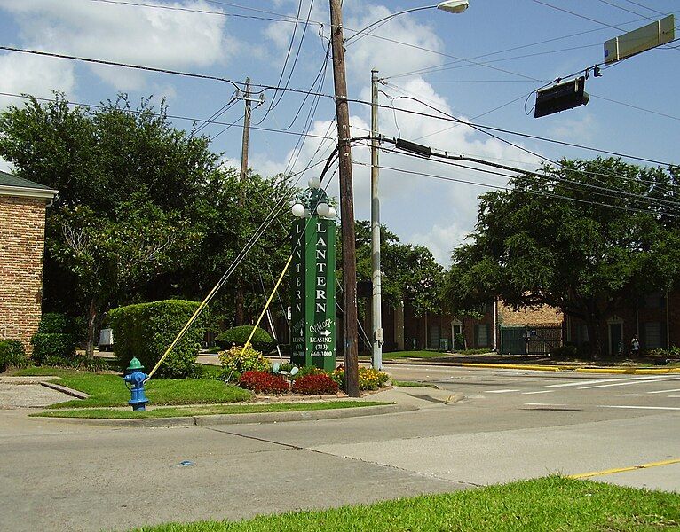 File:LanternVillageApartmentsGulftonTX.JPG