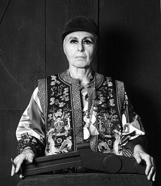 File:Louise Nevelson 1976.jpg