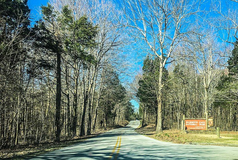 File:Mammoth Cave Parkway.jpg