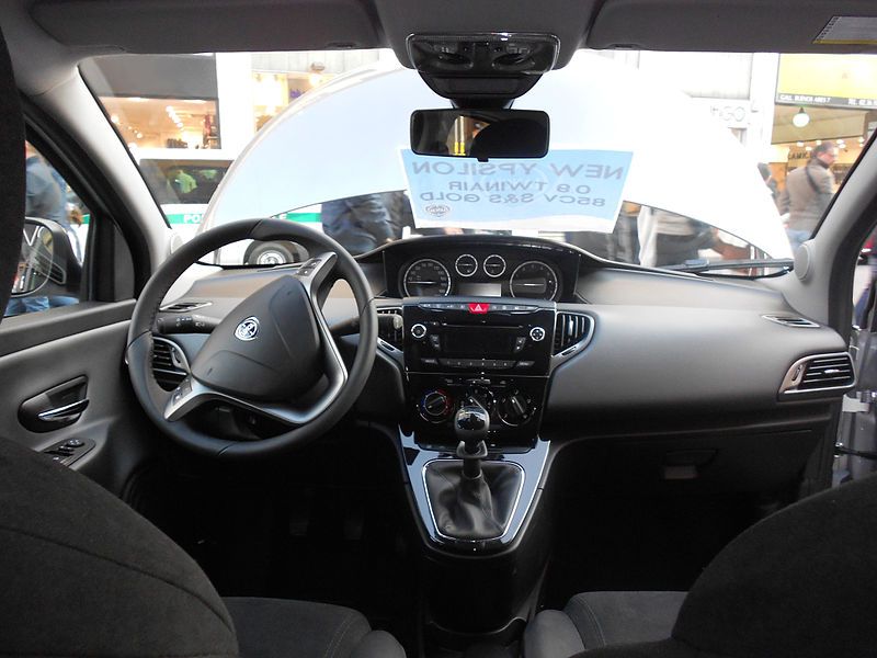 File:New Ypsilon interni.jpg