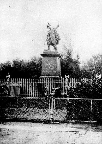 File:Platov's monument.jpg