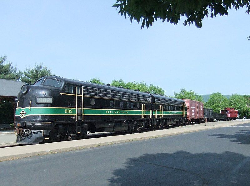 File:RDG-902-on-display-track-May-2012.jpg