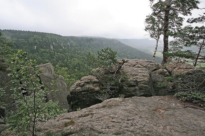 File:Radkovské skály.jpg