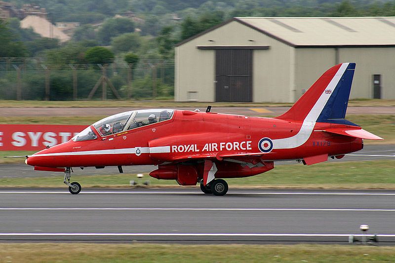 File:Red Arrows (5171446801).jpg