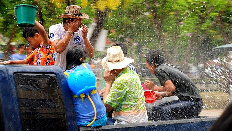 File:Songkran 002aa.jpg