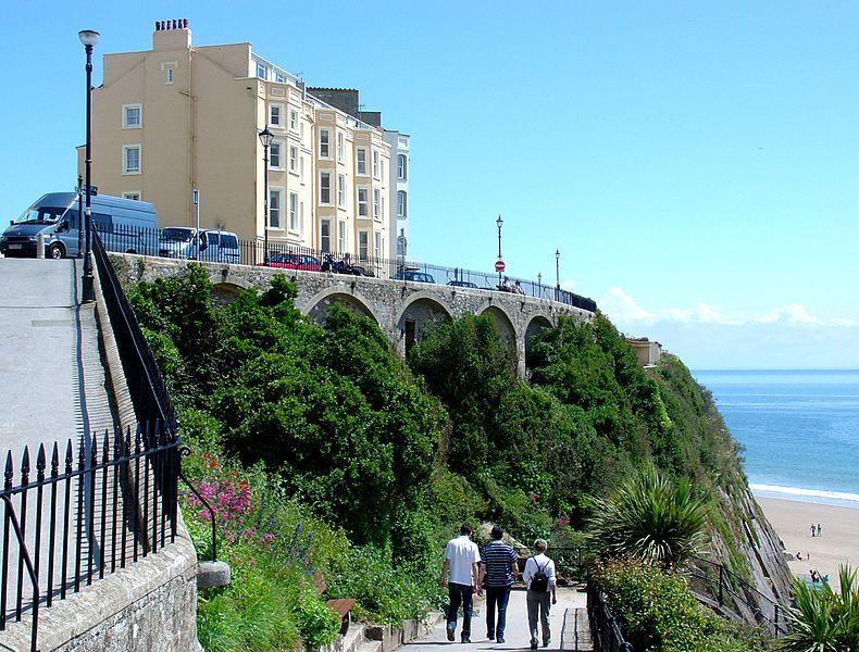 File:Tenby2550lg.JPG