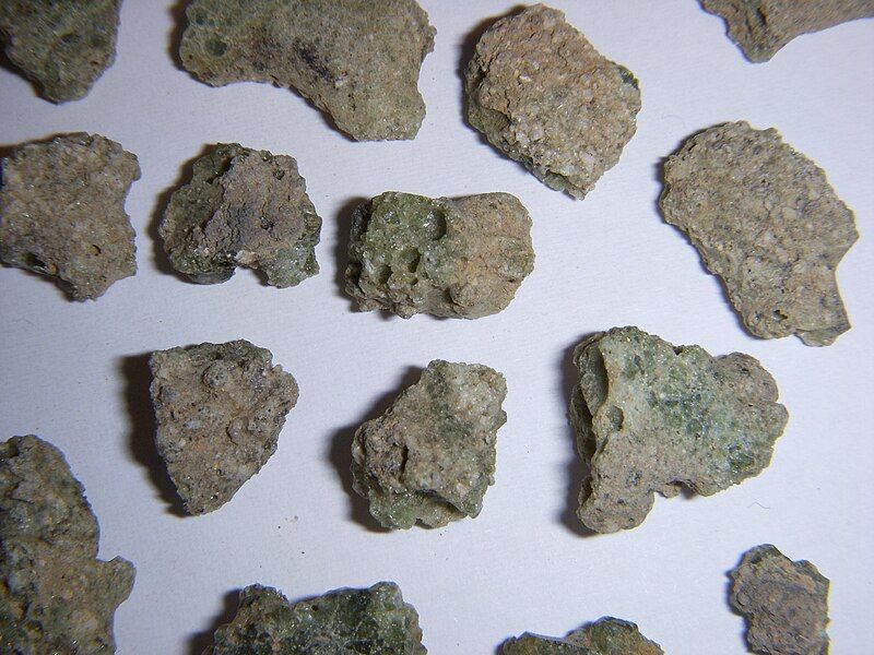 File:Trinitite-pieces3.jpg