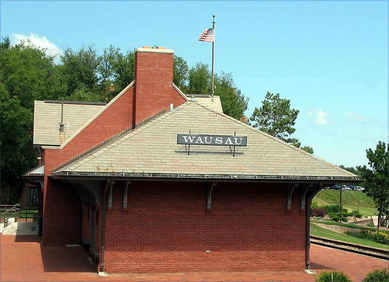 File:Wausau-station-mountain.jpg