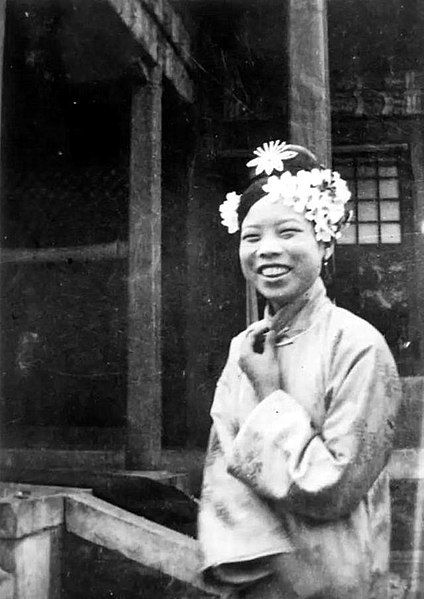 File:Wenxiu smiling.jpg