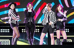 f(x) performing at Jeju K-pop Festival in October 2015 From left to right: Victoria, Krystal, Amber, and Luna