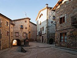 Plaça Joan Prat Roca, Alpens