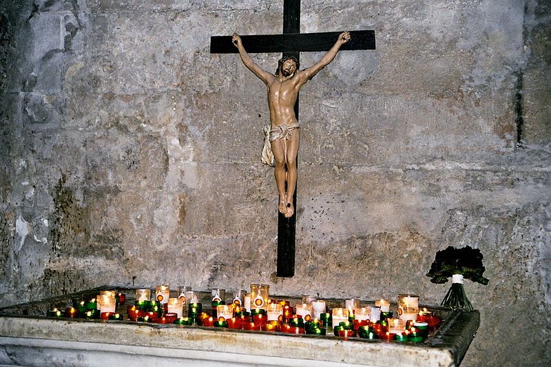 File:Baux-de-provence-eglise-st-vincent-crucifix.jpg