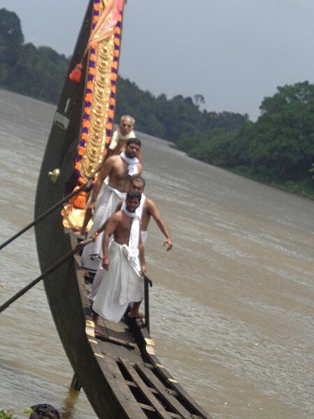 File:Boat top chundan.JPG