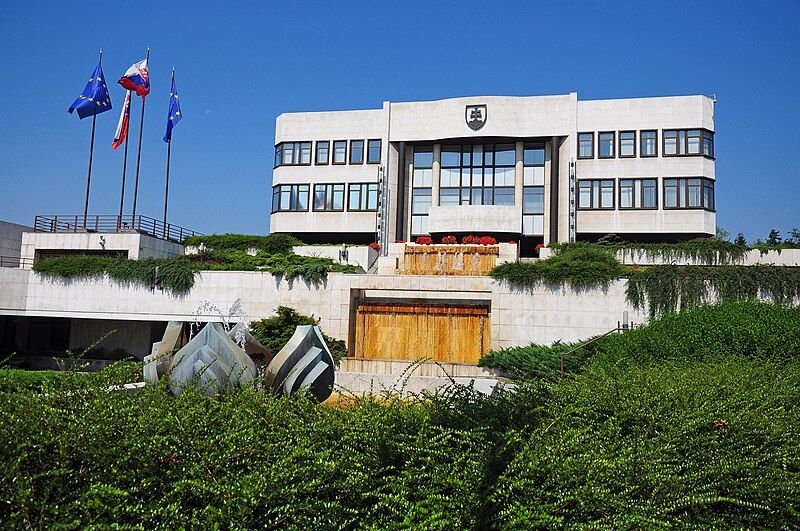 File:Bratislava, Parlament, Slovensko.jpg