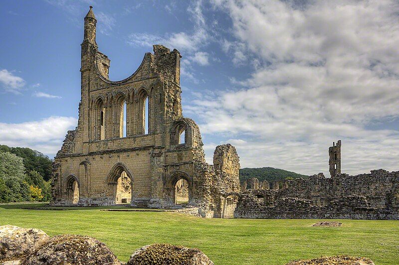 File:BylandAbbey-7Je11-24105.jpg