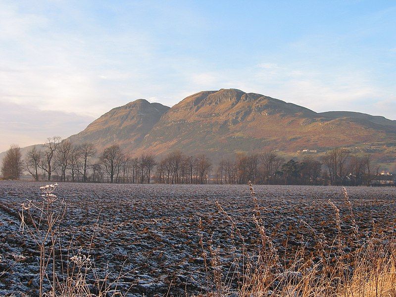 File:Dumyat south elev.jpg