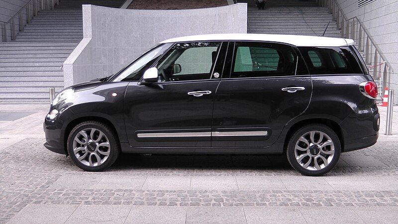 File:Fiat-500L-Living.jpg