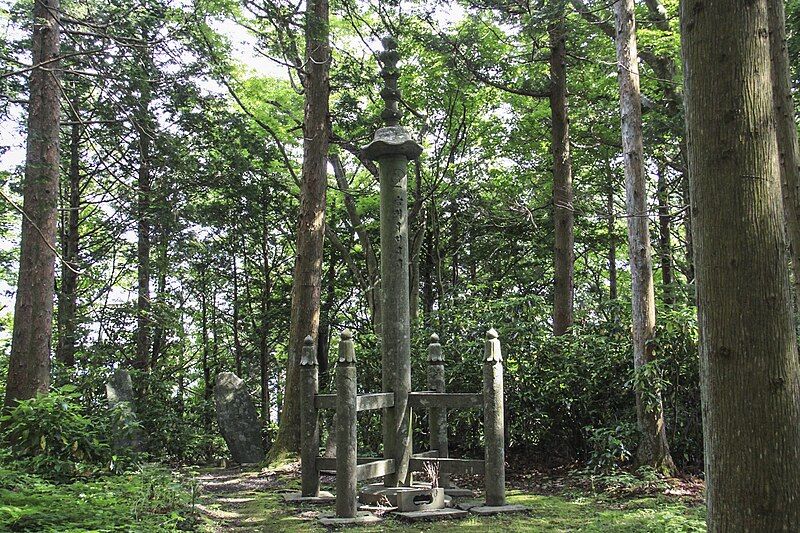 File:Hitsujisaki jinja Sourintou.JPG