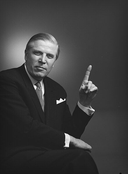 File:Johannes Virolainen 1970.jpg