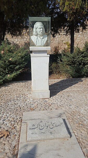 File:Mehdi Akhavan-Sales grave.jpg