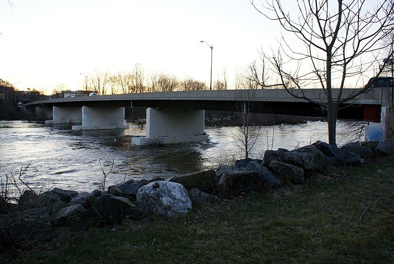 File:Mont Clare Bridge2.jpg