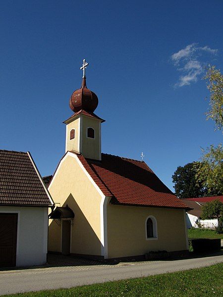 File:Ortskapelle Groß- Neusiedl.jpg