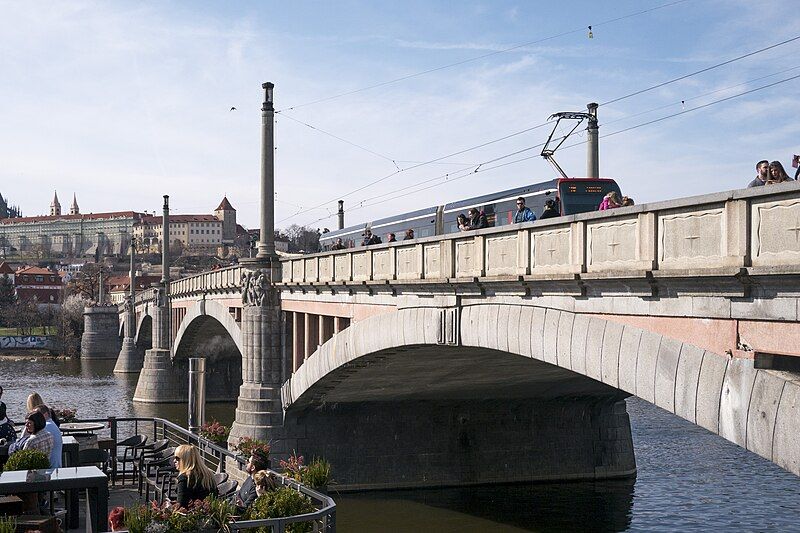 File:Prag Manes-Brücke.JPG