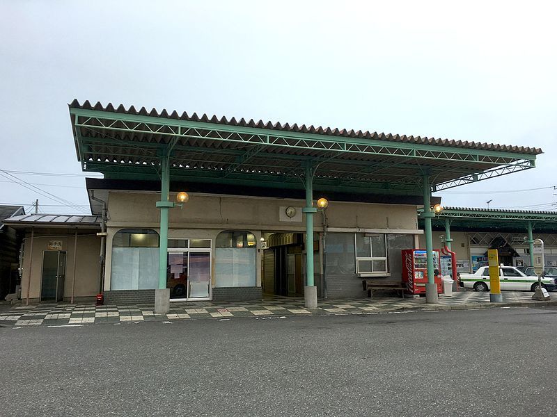 File:RyugasakiStation-building-aug28-2016.jpg