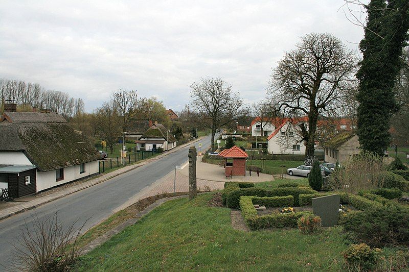 File:Sühnestein Gustow 1.jpg