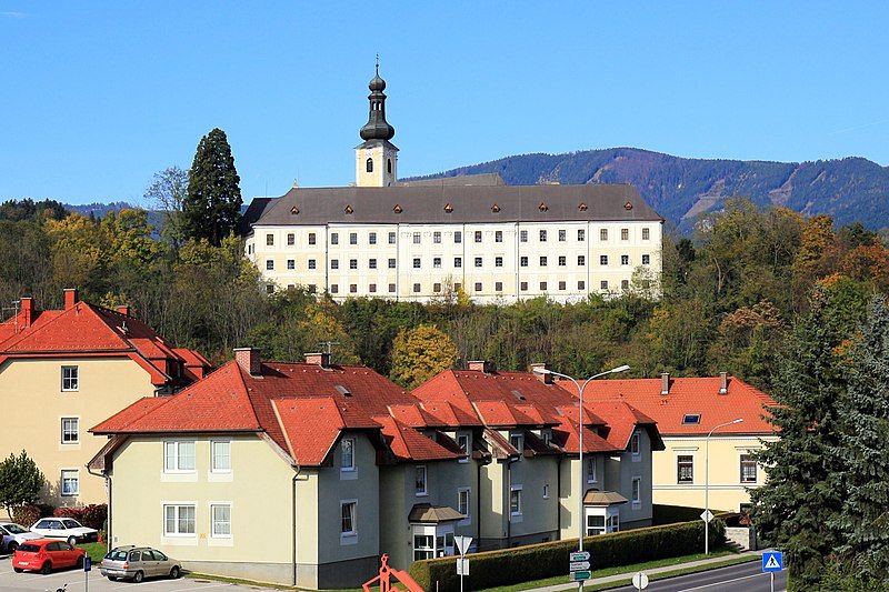 File:Schloss Gloggnitz Südansicht.jpg