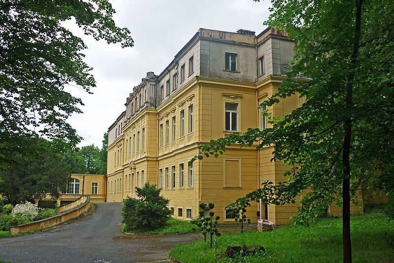 File:Tiefhartmannsdorf-Schloss-1.jpg