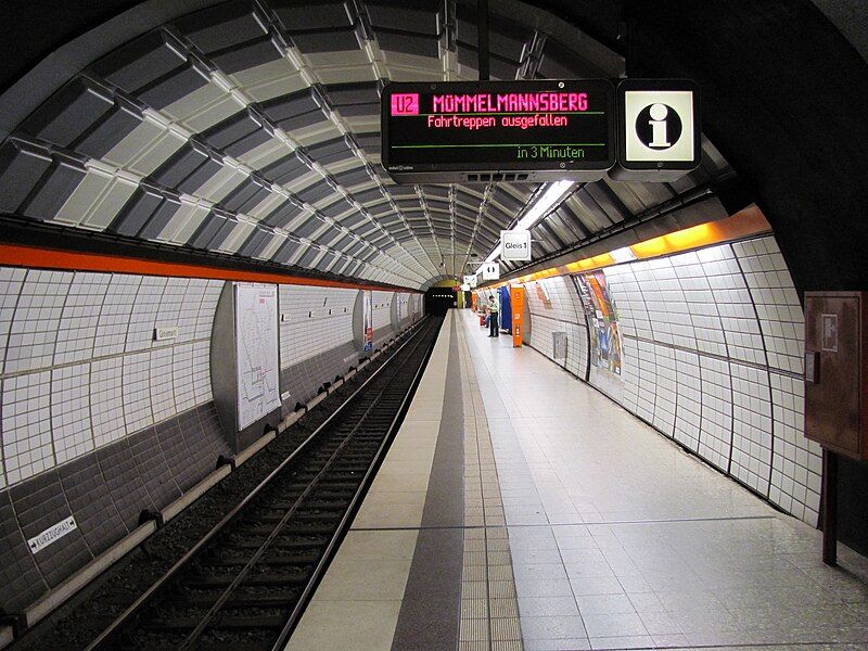 File:U-Bahnhof Gänsemarkt 1.jpg