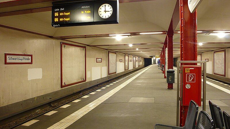 File:U-Bahnhof Schwartzkopffstraße.jpg