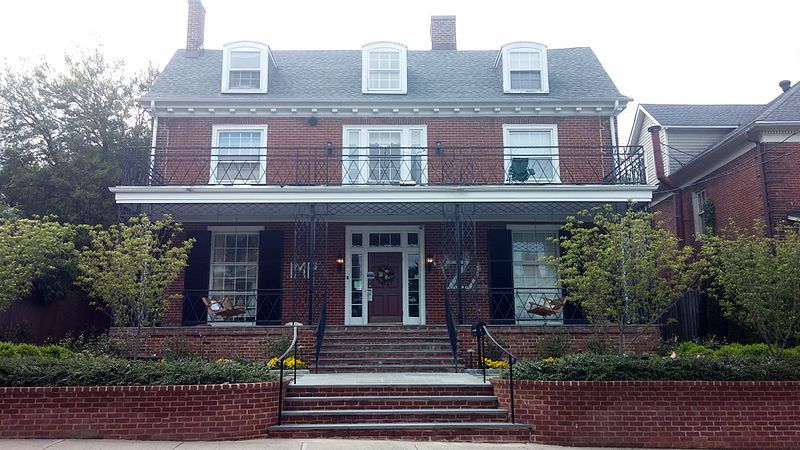 File:UVA Theta House.jpg