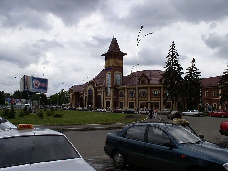 File:Ukraine-Uzhhorod-Railway Station-5.jpg