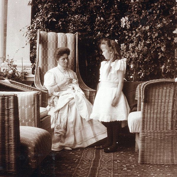 File:AlexandraAnastasia1908.jpg