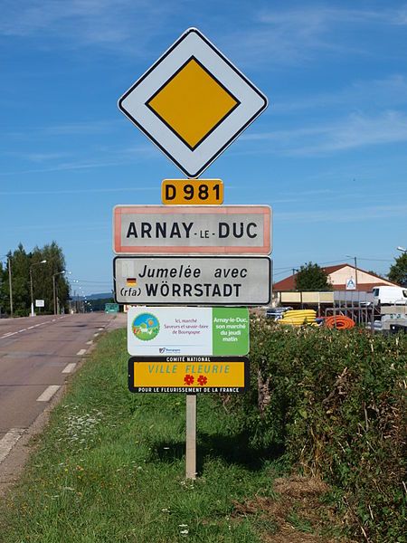 File:Arnay-le-Duc-FR-21-panneau.JPG