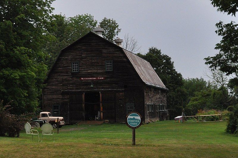 File:BelgradeME FosterFarmBarn.jpg