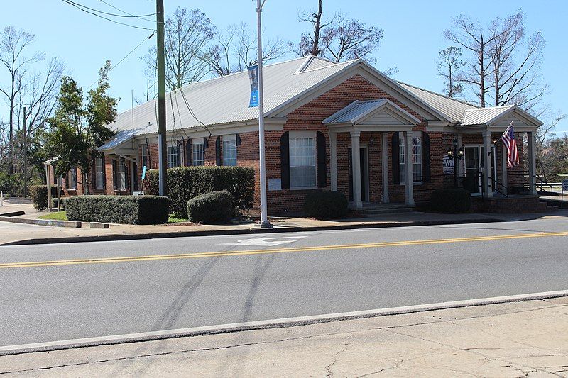 File:Blountstown City Hall.jpg