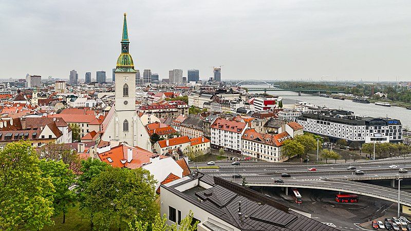 File:Bratislava - 52119321317.jpg