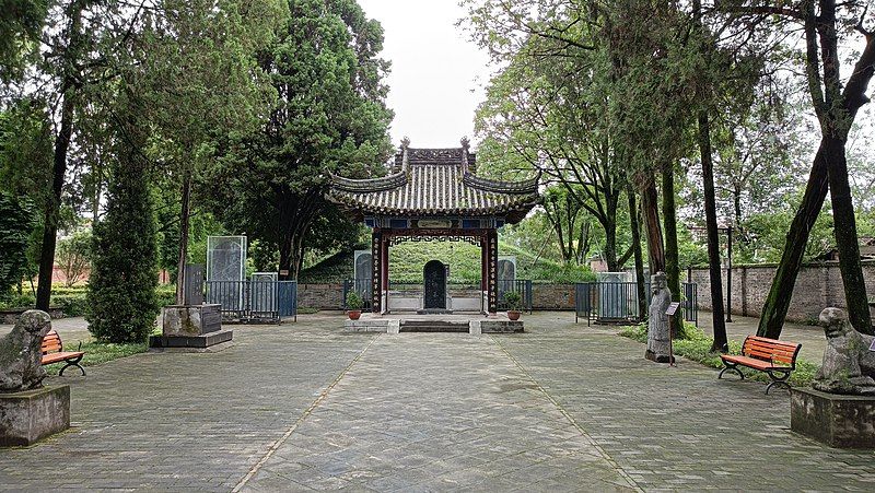 File:Cai Lun's Tomb.jpg