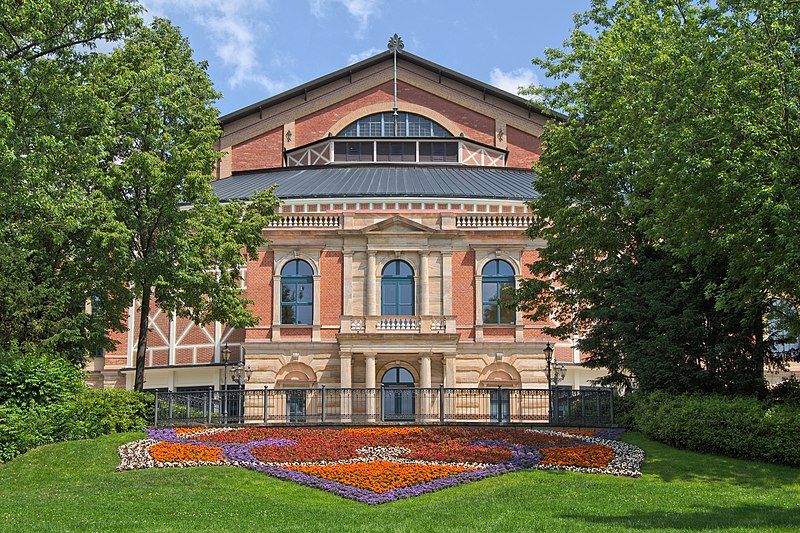 File:Festspielhaus Bayreuth 2016.jpg