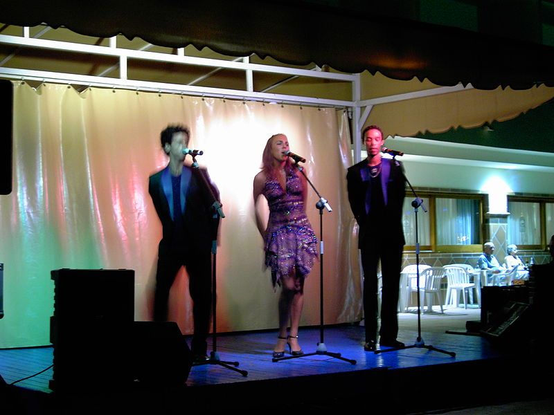 File:Ibiza cabaret.jpg