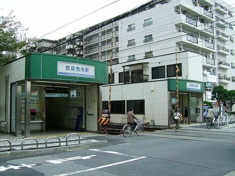 File:Keisei-Hikifune-station-west-side.jpg