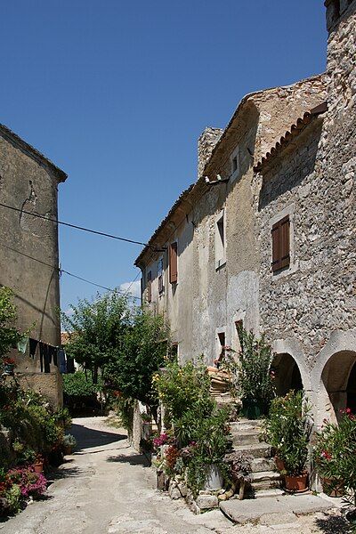 File:Krsan Istria alley.jpg