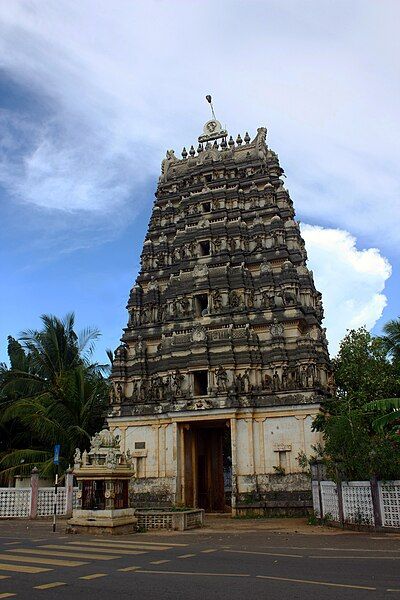 File:Maviddapuram Kandaswamy temple.JPG