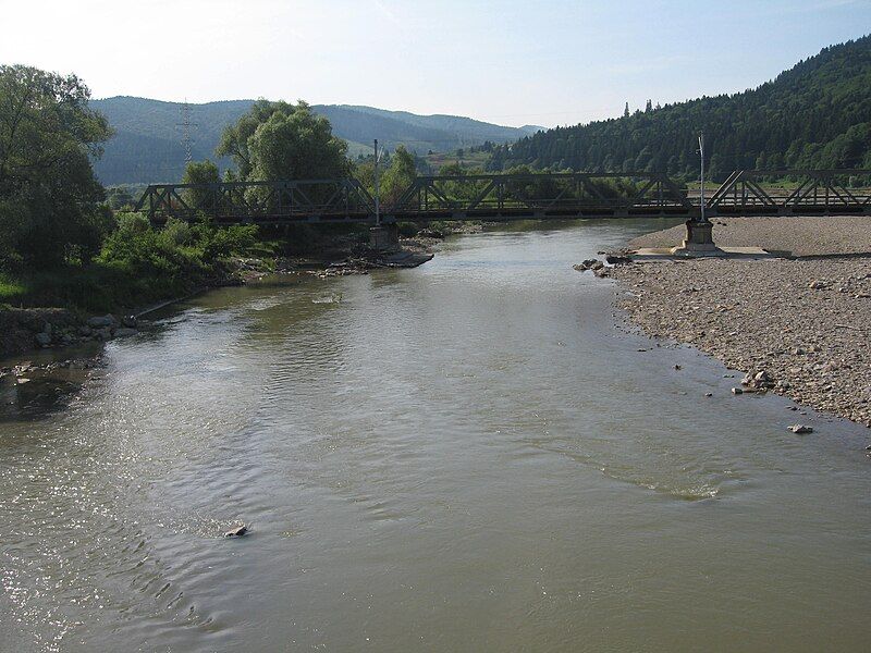 File:Moldova River2.jpg