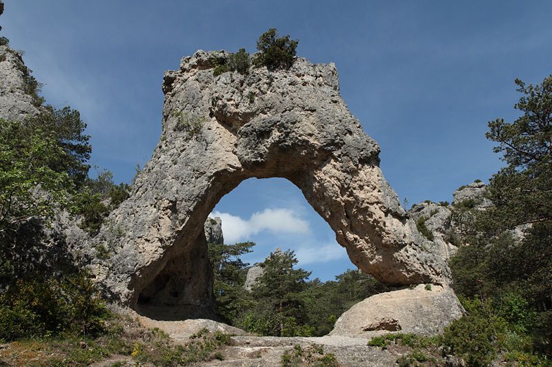 File:Montpellier-le-Vieux Porte-de-Mycene.jpg