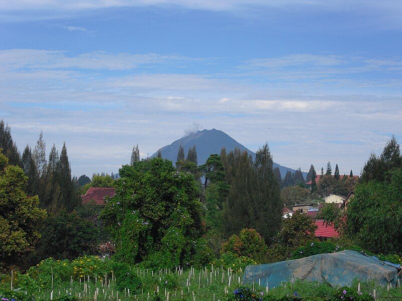 File:Mount Sinabung 2013-04-23.JPG